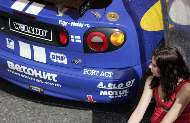 Varikolla
Auto ja malli.
Avainsanat: Kilpa-auto Renault Wizard Ã–ljy-Hetki Musakuvat.com malli varikolla odottaa suomi Ahonen Competition