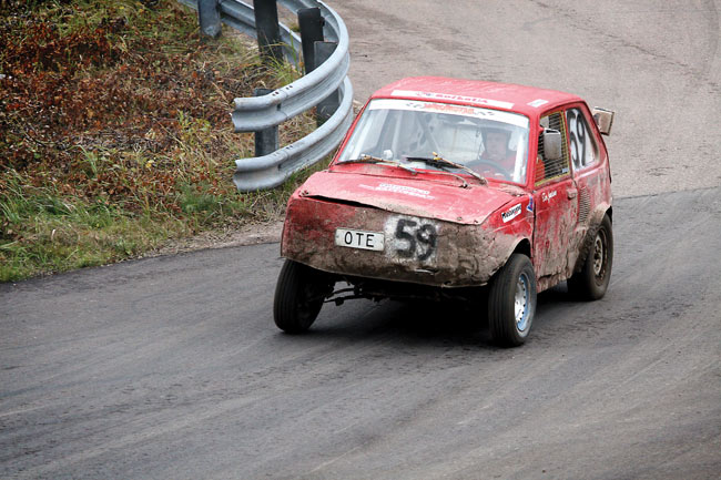 Täysillä
Tero Jaatinen 2007
Avainsanat: Musakuvat goes jokkis jokamiesluokka kilpa-autoilu vauhti sponsori sponsoroida promootio Tero Jaatinen kuljettaja ajaa kaasuttaa kilpailla