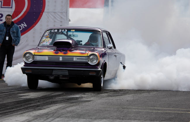 Ja olihan siellä tietysti autojakin
... vaikka Musakuvat keskittyivätkin moottoripyöriin
Avainsanat: Drag racing kiihdytysajo Alastaro kiihdytysauto burnis bunout lämmittää renkaita polttaa rengasta kumi palaa