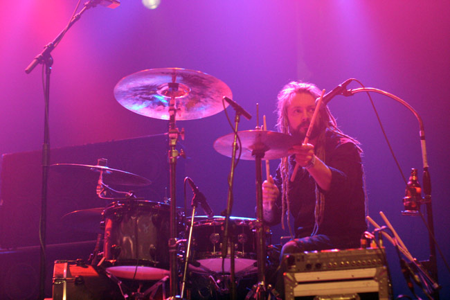 Rastat ja kapulat
Kari Reini
Avainsanat: 45 Degree Woman Kari Reini kapulat rastat teline olut pellit symbaali pelti iloinen rumpali