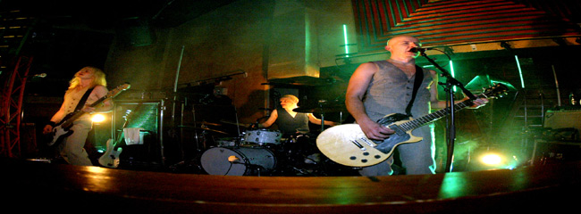 Zen CafÃ©
Zen CafÃ© - Trio on loistava kokoonpano (Samuli Putro 2005).
Avainsanat: Zen CafÃ© Samuli Putro Kari Nylander Pete Parkkonen trio kalansilmä litistetty lava