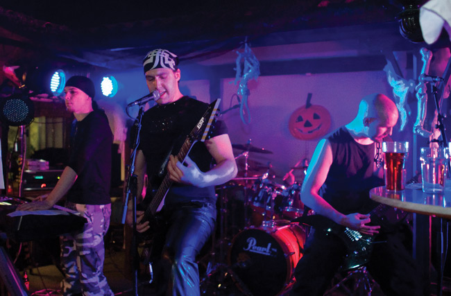 Born of Thorns
KarhuWeen, Kotka 2007.
Avainsanat: Born of thorns hotelli ravintola Karhu KarhuWeen halloween Peccath Simo Patrik Tapio Born of Thorns
KarhuWeen, Kotka 2007.
Avainsanat: Born of thorns hotelli ravintola Karhu KarhuWeen halloween Peccath Simo Patrik Tapio