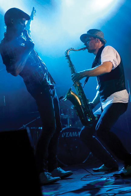 Puhallusta
Fredi ja Aatu
Avainsanat: The Capital Beat Kymirock Kotka Kyminsuu Fredi Aatu saksofoni