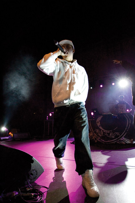 Cheek tulee kohti
Nyt ei ole rap-laulajan vapaapäivä...
Avainsanat: Seukkarit seutukäräjät Kotka Ruonalan urheiluhalli Cheek kävellä rap laajakulma