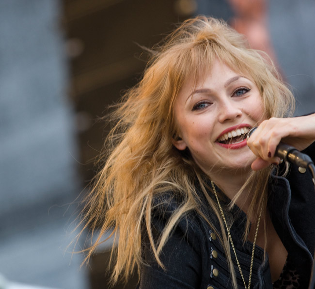 Ja joku huusi, että tuu meille yöksi.
Eikä ihme...
Avainsanat: Chisu Christel Sundberg Kotka rockfestival kaunis seksikäs suloinen räväkkä