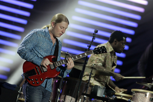 Derek Trucks
Sooloa slidella
Avainsanat: Derek Trucks soolo kitaristi slide-putki amerikkalainen Clapton