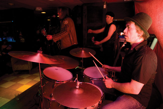 Jari, Luri ja Lare
Clifters, Yellari, Kotka 2009.
Avainsanat: Clifters Yellari Kotka Luri Luokkala Jari Alanen Lare Murtomaa punainen