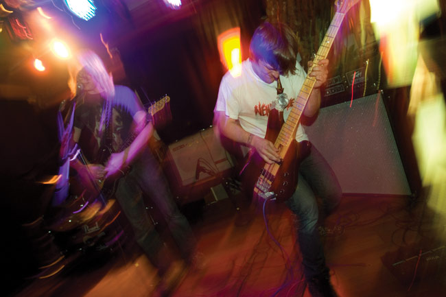 Ärinää äärimmäisellä minimalismilla
The Cockpits
Avainsanat: The Cockpits Back Room Kotka Lauri Hiekkala Roope Seppälä Ville Pitkänen Ärinää äärimmäisellä minimalismilla
The Cockpits
Avainsanat: The Cockpits Back Room Kotka Lauri Hiekkala Roope Seppälä Ville Pitkänen