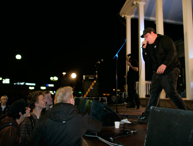 Kontakti
Cry of Pain ja...
Avainsanat: Cry of Pain valo rock hamina terassi yleisö kontakti solisti Riku Lipponen