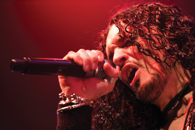 ZP Theart
"One more time to escape from all this madness..."
Avainsanat: DragonForce powermetal nopea metalli Black Crusade Helsinki Jäähalli ZP Theart