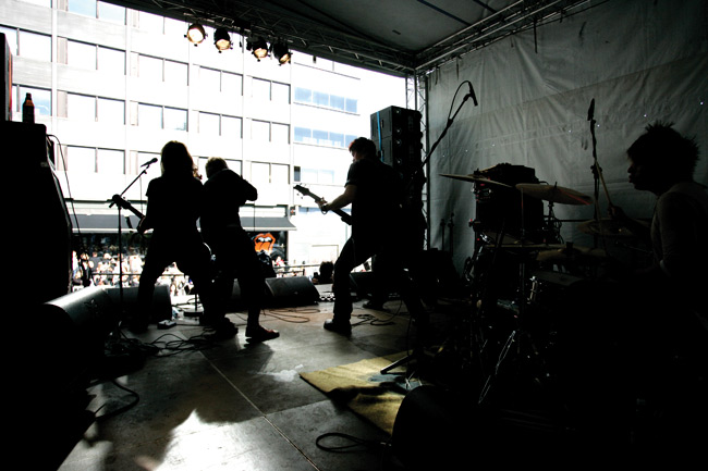Veturipuiston lavalla
Tammerfest, Tampere 2007.
Avainsanat: Essentia Tammerfest Tampere lava veturipuisto