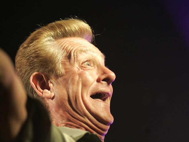 Yllätys
Graham Bonnet on hauska kaveri, joka pilaili ainakin Kouvolassa koko ajan mm. iästään ja ulkonäöstään.
Avainsanat: Graham Bonnet hauska vahna pilailla pelleillä iloinen kaksoisleuka hämmästynyt yllätys