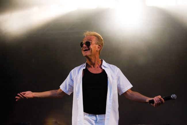 Down to earth
Graham Bonnet 2007
Avainsanat: Graham Bonnet Rainbow MSG Alcatrazz no time to loose down to earth valot lights