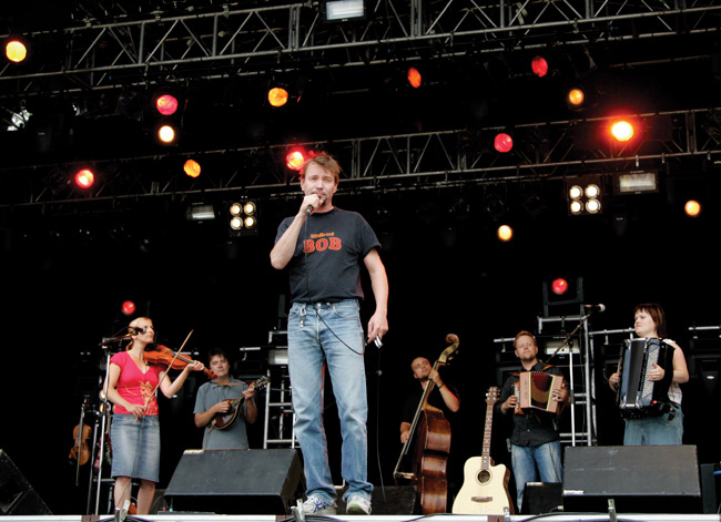 Hehkumo
Kotkan Meripäivät, Meripäiväareena 2006.
Avainsanat: Hehkumo Pauli Hanhiniemi Anne-Mari Kivimäki Piia Kleemola Antti Paalanen Mika Virkkala kansanmusiikki