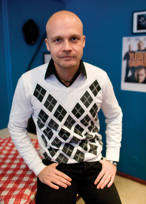 Juha Tapio
Lehdistötilaisuus, Matkarakastaja, Helsinki 2008.
Avainsanat: Yleisessä saunassa Juha Junnu Watt Vainio tiedotustilaisuus lehdistötilaisuus poseerata Matkarakastaja Juha Tapio lauluntekijä kalju ruudullinen