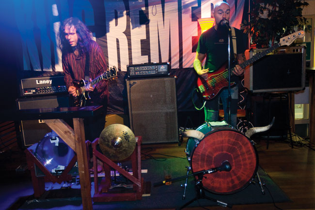 King Remedy
Back Room, Kotka 2009.
Avainsanat: King Remedy Back Room Antti Huttunen Jussi Konttinen