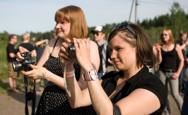 Valokuvausta
Kohteena Lo-Fi-Hi
Avainsanat: Koria-Roll Elimäki Kallioniemi Lo-Fi-Hi rock'n'roll blues trio anniskelualue kuvata kamerat