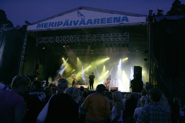 Meripäiväareena
Kwan Arto Tolsa Areenalla 2006
Avainsanat: Kwan Meripäivät meripäiväareena Arto Tolsa Areena Tidjan Mariko Risto Kusti Antti Tatu