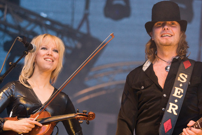 Johanna Koivu ja Simo Ralli
Koria-Roll 2008
Avainsanat: Lauri Tähkä & Elonkerjuu Koria-Roll Folkrock Elimäki Johanna Koivu Simo Ralli