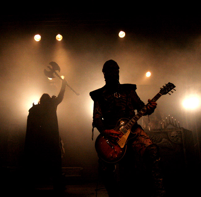 "Striking down the prophets of false"
Avainsanat: Lordi kirve ylhäällä käsi iskeä Amen striking down the prophets of false