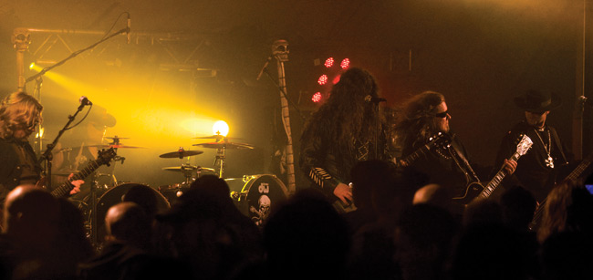 Los Bastardos Fnlandeses 2008
Summer of rock, Kouvola 08.
Avainsanat: Los Bastardos Finlandeses Summer of rock Kouvola El Taff Bastardo Don Osmo El Diablo El Muerte El Bastardo Grande