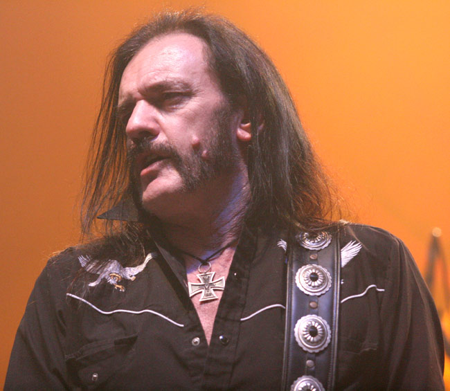 Lemmy
Avainsanat: Lemmy Kilmister Motörhead risti viikset pulisongit näppylät syylät