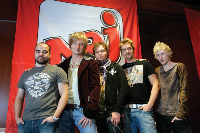 Sunrice Avenue
Poseeraa - ja kahmii sitten palkinnot
Avainsanat: NRJ radio awards Sunrice Avenue poseerata palkitut kahmia palkinto