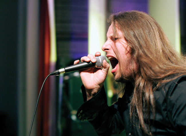 Suomen David Coverdale
Pasi Rantanen
Avainsanat: Pasi Rantanen Thunderstone pitkätukka hevari solisti euroviisut