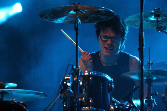 Rumpujen takana
Aki, Live 05.
Avainsanat: Rasmus Aki Hakala rummut live 05 No fear