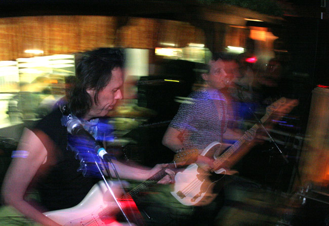 Rock
Dave ja Pave liikkeessä.
Avainsanat: Rock'n'roll band Dave Lindholm Pave Maijanen I'm gonna roll