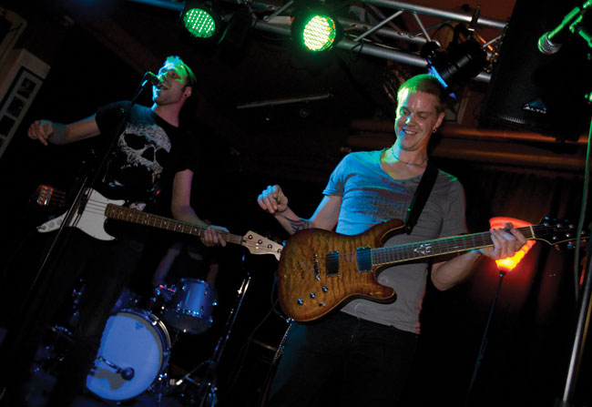 The Smokin' Giants
Back Room, Kotka 2009.
Avainsanat: The Smokin' Giants Back Room Kotka Antti Juha Ville