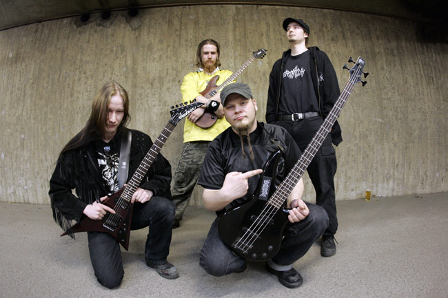 Parkkihallissa
Poseeraus hetkeä ennen keikkaa.
Joni, Ilkka, Teemu ja Jaakko parkkihallissa.
Avainsanat: Soulhavoc parkkihalli poseerata Joni Ilkka Teemu Jaakko