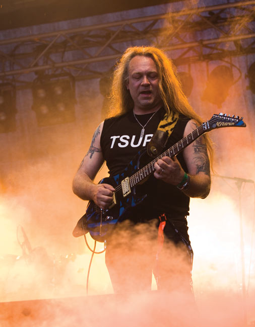 Sakari liekeissä
Avainsanat: Tarot Kotka Rockfestival katariina Hietala Zachary