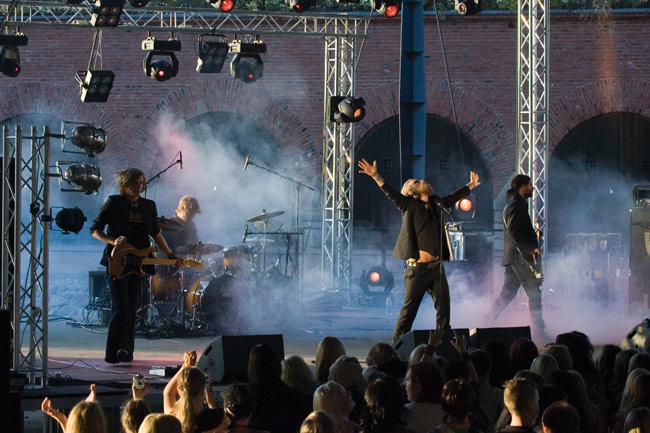 Antautuminen
"Can I get to heaven?"
Technicolour, Bastion Rock, Hamina 2007.
Avainsanat: Technicolour Jimi Pääkallo Gary Keskinen Dingo Toni Hintikka can i get to heaven hamina bastion rock savu holvikaari holvikaaret 
