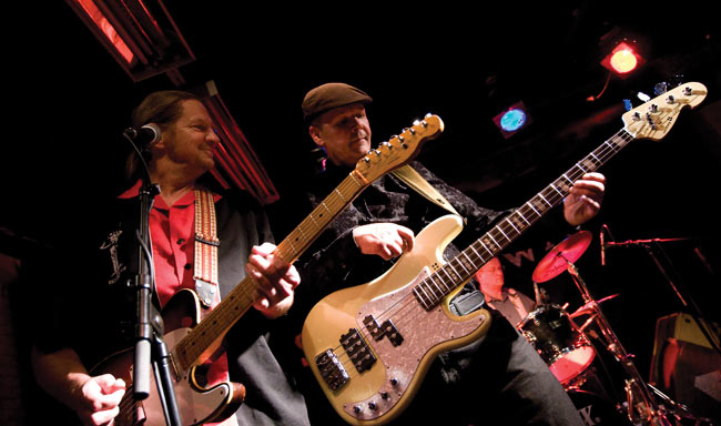 Kato näin!
Aikka Hakala ja AP Niemi
Avainsanat: Teddy & the Tigers guitar Aikka Alpo Hakala AP Niemi Antti-Pekka Pauli Pale Martikainen Kouvola Rockabilly rock'n'roll House of rock Kouvola