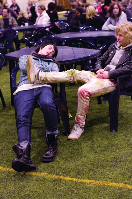 Teenagers Gone Wild - really wild!
Avainsanat: Teenagers Gone Wild TGW Seukkarit Ruonalan Urheiluhalli Kotka punkkari Joel Häkämies Liisa Tani tauko levätä odotella keinonurmi