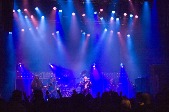 Siniset valot
Avainsanat: U.D.O. Udo Dirkschneider Stefan Kaufmann Igor Gianola Fitty Wienhold Francesco Jovino