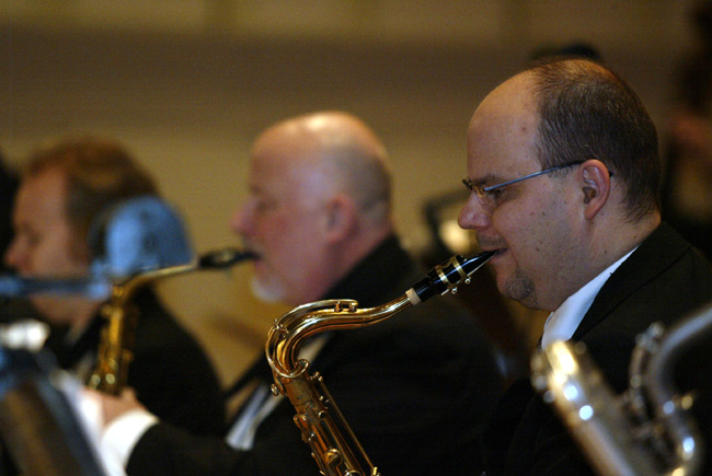Puhaltaja
UMO, Kotka 2005.
Avainsanat: puhaltaa saksofoni jazz UMO bog band Kotka konsetti Puhaltaja
UMO, Kotka 2005.
Avainsanat: puhaltaa saksofoni jazz UMO bog band Kotka konsetti