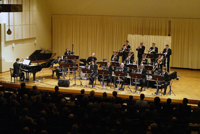 UMO
UMO, 30 vuotta takana, Konsettitalo, Kotka 2005.
Avainsanat: UMO big band jazz orkesteri konsertti yleisö