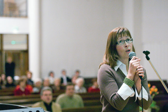 Virsikaraoke
Kotka 2008.
Avainsanat: Virsikaraoke hengellinen helluntaiseurakunta taivasta kohti kuljemme laulain 