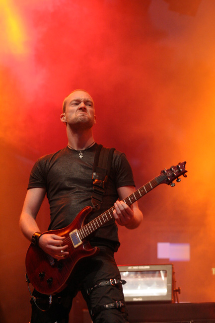 Yrmeä
Ruud Jolie, 2005.
Avainsanat: Within Temptation Ruud Jolie kitaristi savu oranssi
