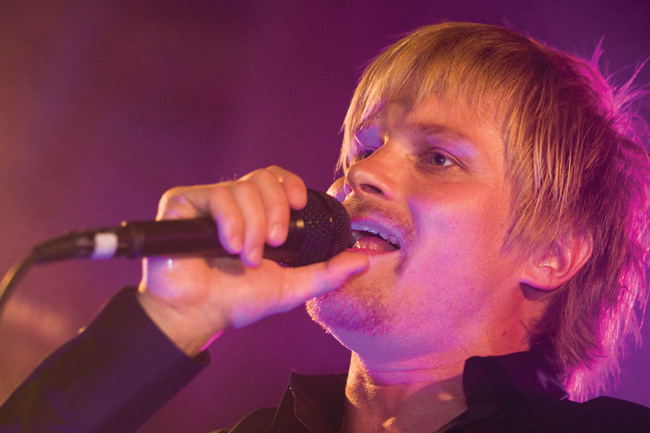 Mica
Amarillo, Kotka2008.
Avainsanat: XL5 Amarillo Kotka poikabändi ysäri kaunis peto Mica