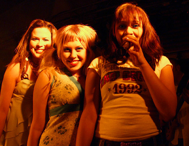 Gimmel
Gimmel jäähyväisissä 2004.
Avainsanat: Gimmel pop-stars tytöt Ushma Susanna Jenni trio