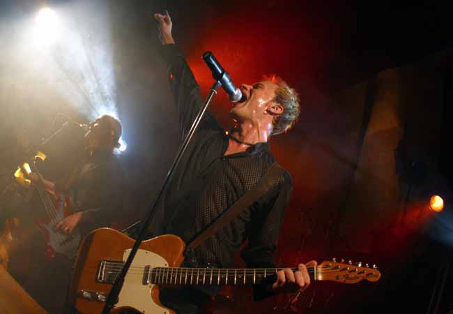 Ilkka Alanko
Neljä Ruusua 2004, Amarillo, Kotka. Alanko antaa kaikkeinsa.
Avainsanat: Neljä Ruusua Ilkka Alanko kitara käsi vino