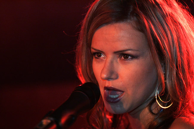Aggressiivinen?
Katja vakavana
Avainsanat: Katja Lukin vakava aggressiivinen suu auki kaunis D'Voices Aggressiivinen?
Katja vakavana
Avainsanat: Katja Lukin vakava aggressiivinen suu auki kaunis D'Voices
