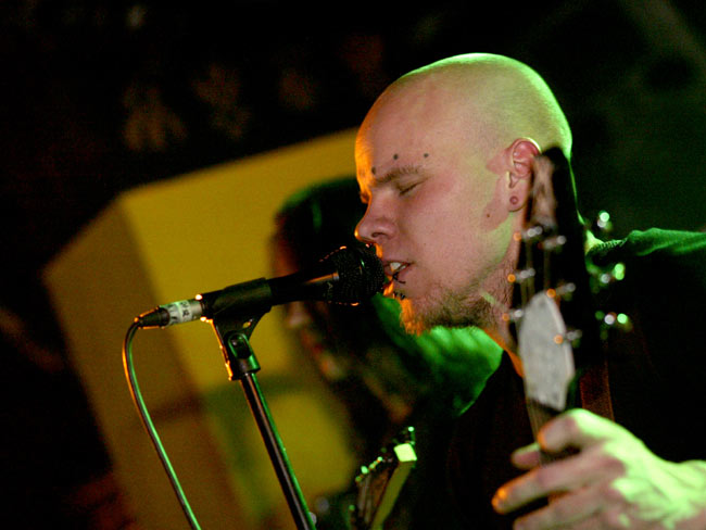 Before the dawn
Avainsanat: laulaja kalju lävistykset