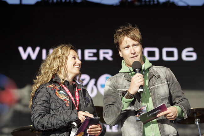 Juontajat
Heikki Paasonen ja Jaana Pelkonen
Avainsanat: juontaja Heikki Paasonen Jaana Pelkonen winner 2006 kansanjuhla voitnjuhla pari euroviisut yle Juontajat
Heikki Paasonen ja Jaana Pelkonen
Avainsanat: juontaja Heikki Paasonen Jaana Pelkonen winner 2006 kansanjuhla voitnjuhla pari euroviisut yle