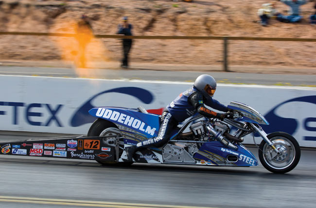 Taivas lyö tulta (?)
Avainsanat: Drag racing kiihdytysajo Alastaro Musakuvat sponsori sponsoroida mainos moottoripyörä kiihdyttää tuli liekit taivas lyö tulta
