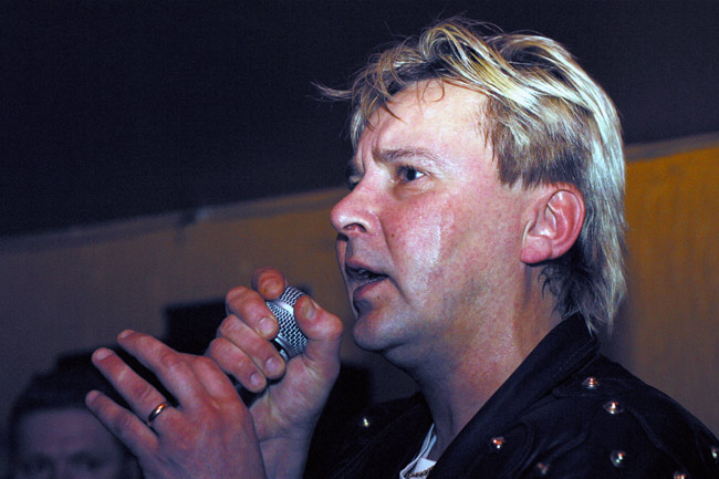 Matti Nykänen
Laulava samurai Matti Nykänen 2004.
Avainsanat: Matti Nykänen laulaa laulaja samurai sormus mäkihyppääjä vankila