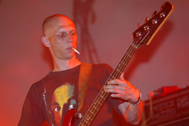 Basisti
Ismo Forss
Avainsanat: Avo Heyskanen Ismo Forss basisti basso pirullinen tupakka punainen